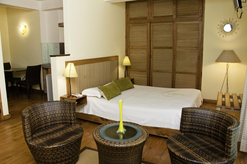 Hotel Restaurant Le Combava أنتاناناريفو المظهر الخارجي الصورة