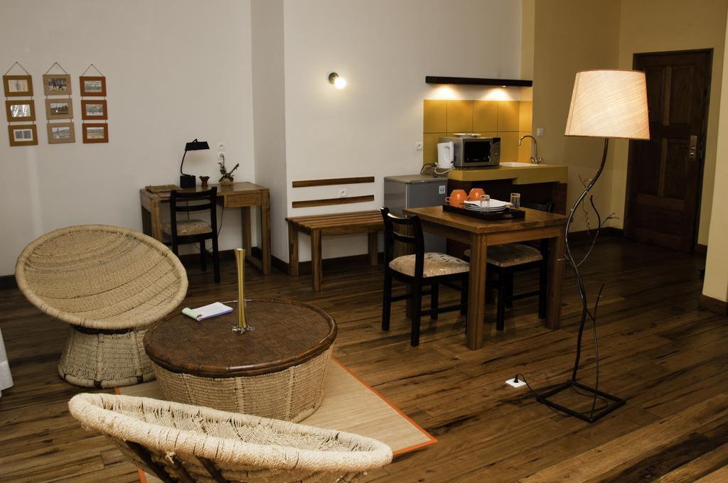 Hotel Restaurant Le Combava أنتاناناريفو الغرفة الصورة